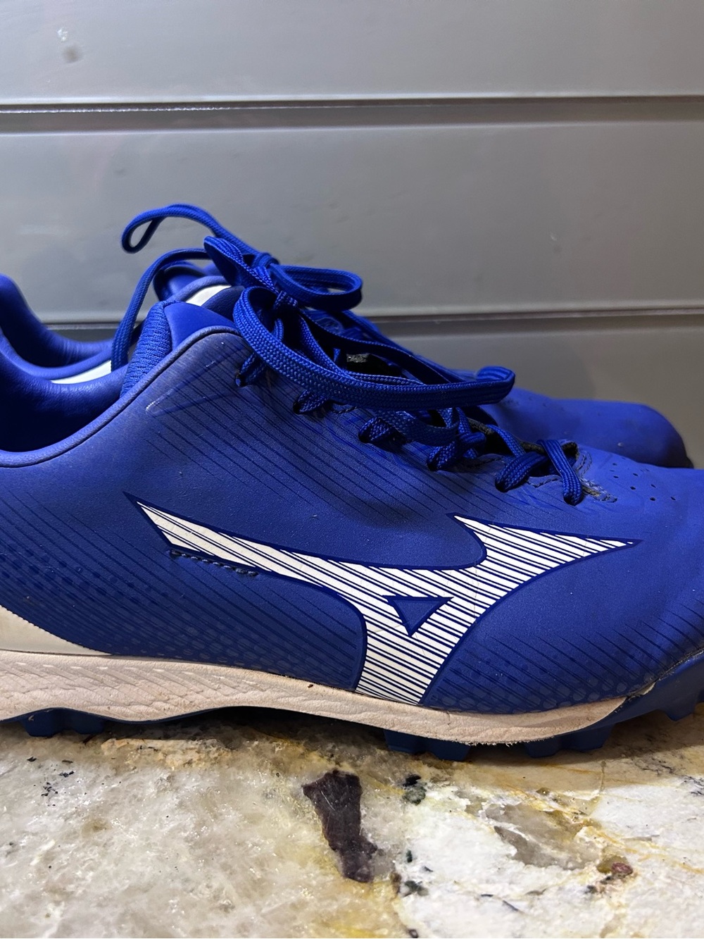 Mizuno Men’s Royal Blue Athletic Cleats with White Logo